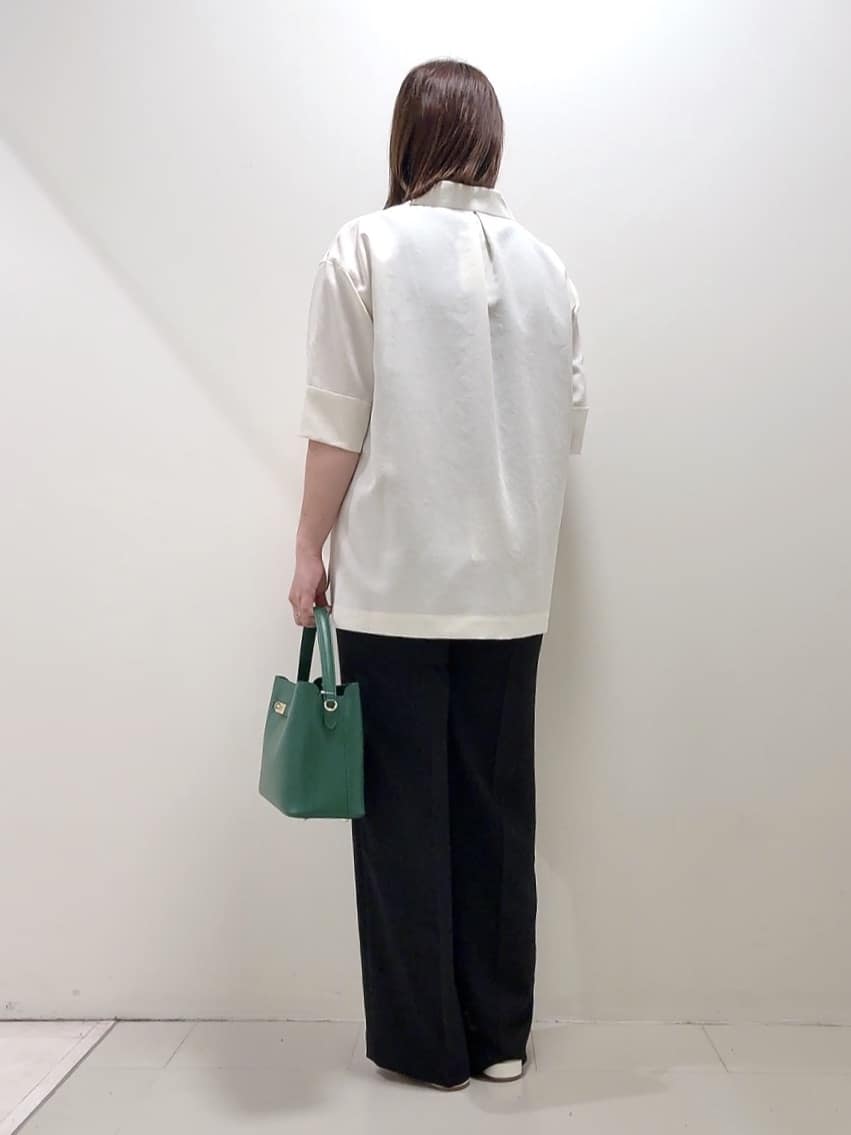 YUIさんの「UNTITLED｜【UVカット/接触冷感/吸水速乾/ゆったり】V開きネックシャツ」を使ったコーディネート