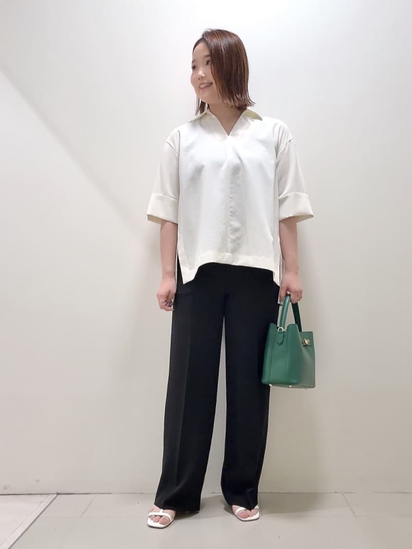 YUIさんの「UNTITLED｜【UVカット/接触冷感/吸水速乾/ゆったり】V開きネックシャツ」を使ったコーディネート