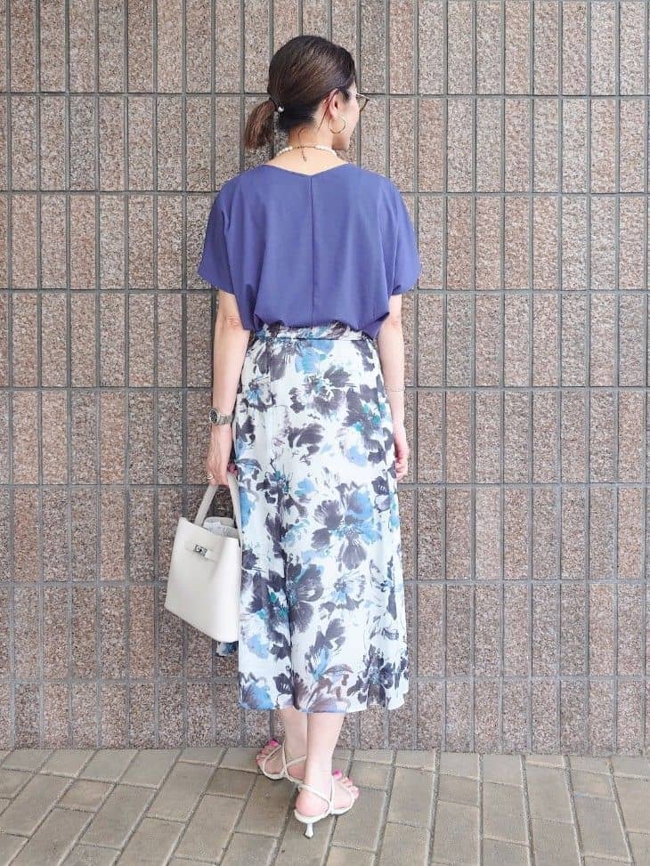 MUTSUKOさんの「UNTITLED｜【接触冷感/洗える】Vネックコットンプルオーバー」を使ったコーディネート