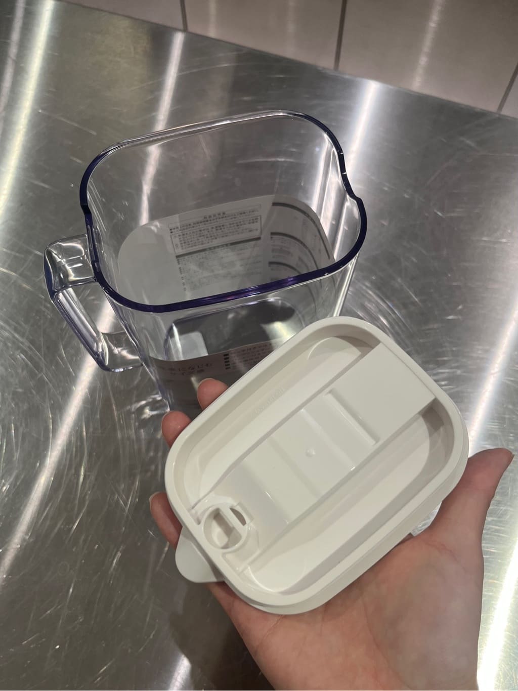 えびさんの「212 KITCHEN STORE｜棚に収まる冷水筒 1.2L WH」を使ったコーディネート