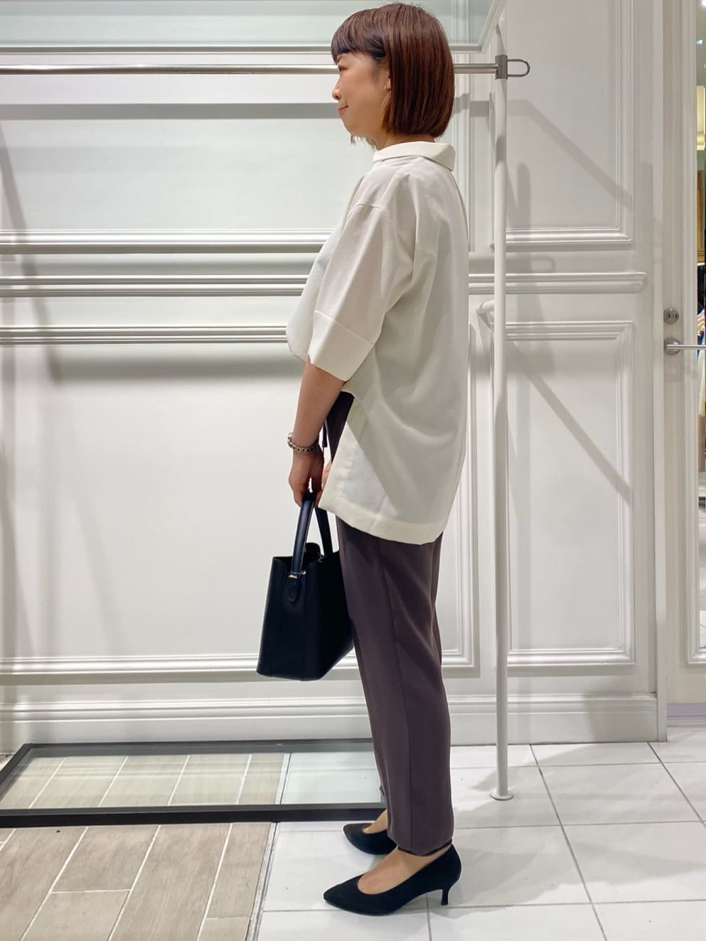 AKKOさんの「UNTITLED｜【UVカット/接触冷感/吸水速乾/ゆったり】V開きネックシャツ」を使ったコーディネート