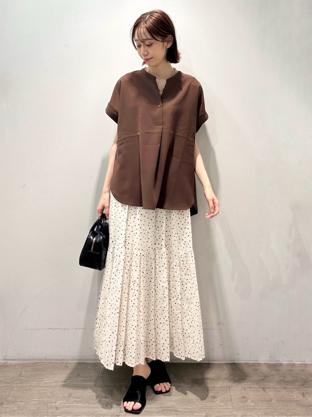 ぶまりんさんの「OPAQUE.CLIP｜《7色展開／SS-LLサイズ》ストレッチスキッパーブラウス／セットアップ対応【洗濯機洗い可／防シワ】」を使ったコーディネート