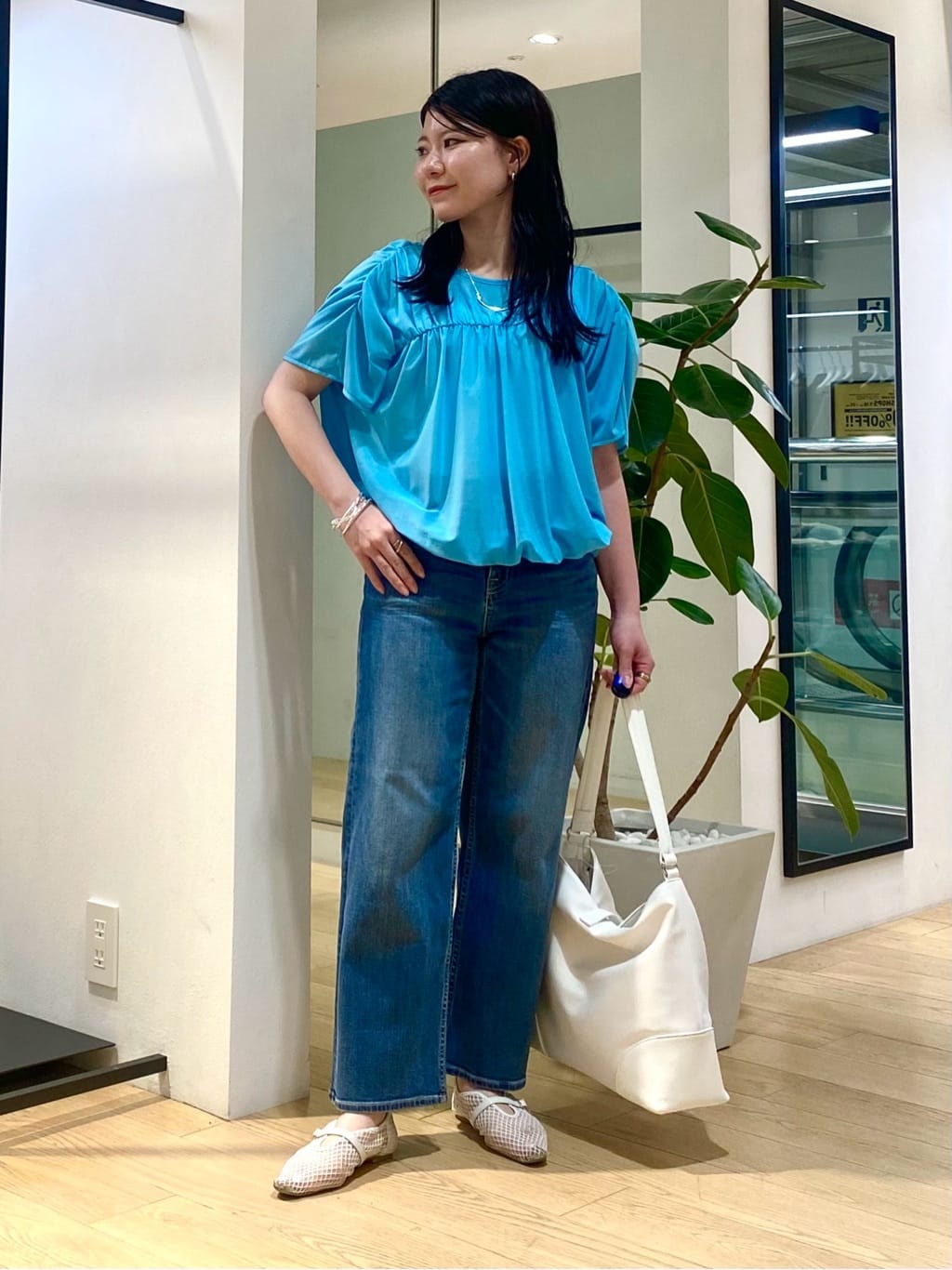 misakiさんの「INDIVI｜【洗える／体型カバー】シャーリングシアートップス」を使ったコーディネート