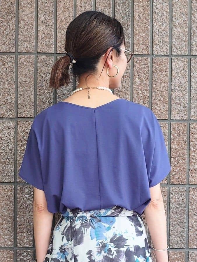 MUTSUKOさんの「UNTITLED｜【接触冷感/洗える】Vネックコットンプルオーバー」を使ったコーディネート
