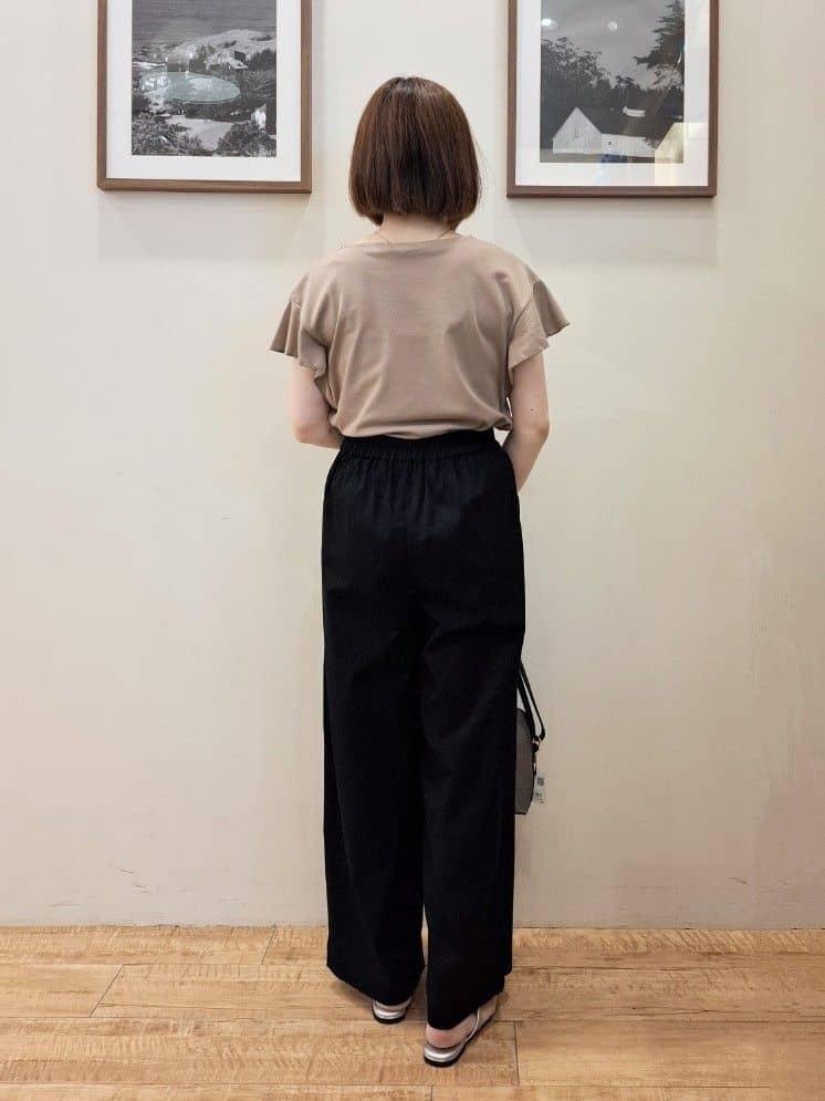 まあるさんの「SHOO･LA･RUE｜【汗ジミ防止/ひんやり/UV】フリルスリーブTシャツ」を使ったコーディネート
