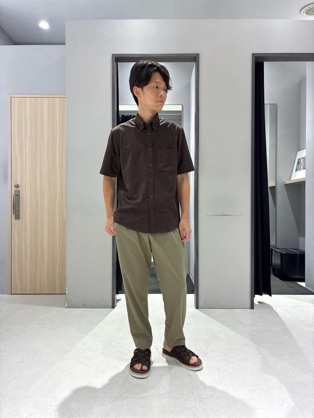 わいずみさんの「TAKEO KIKUCHI｜【COOL CITY WEAR】エアートール オープンカラーシャツ /接触冷感・通気性」を使ったコーディネート