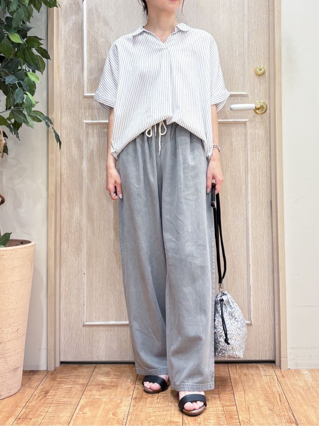 なみさんの「SHOO･LA･RUE｜【S-LL/UV/接触冷感/抗菌防臭】体型を自然にカバー フレンチリネンブレンド襟付ドルマンシャツ」を使ったコーディネート