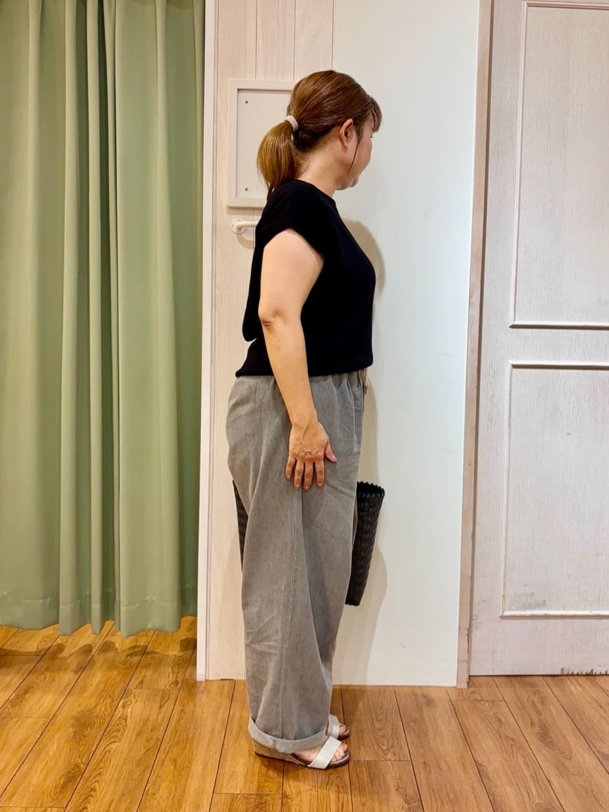 eさんの「SHOO･LA･RUE｜【洗える/S-LL/ひんやり】さらりと好印象　総針フレンチスリーブニット」を使ったコーディネート