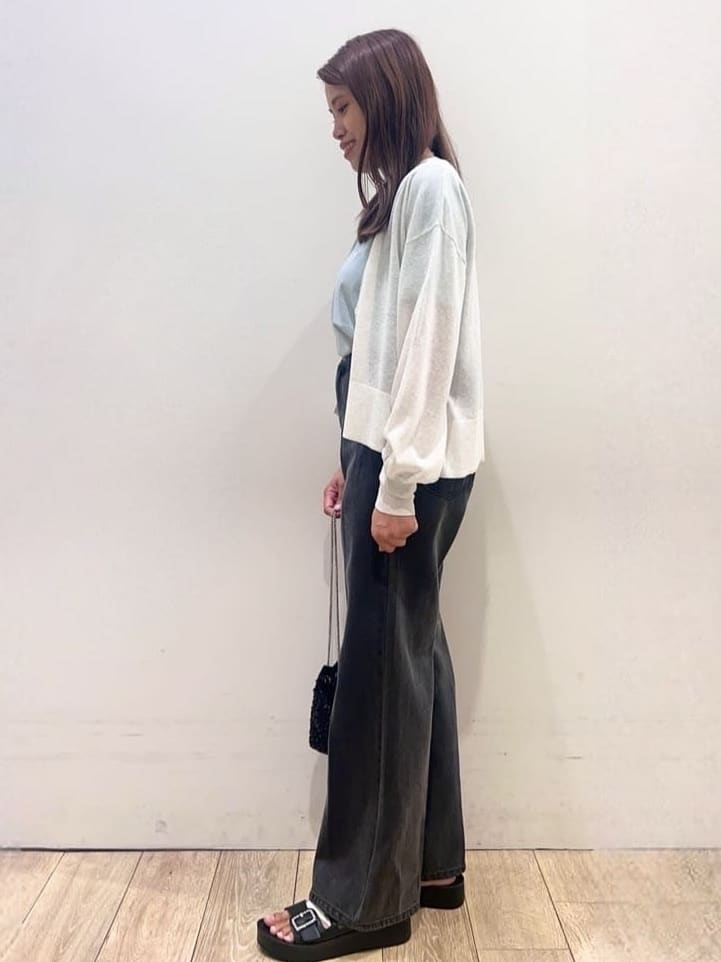 Ririさんの「index｜スパンコール刺繍ロゴTシャツ【洗濯機洗い可／接触冷感／UVケア】」を使ったコーディネート