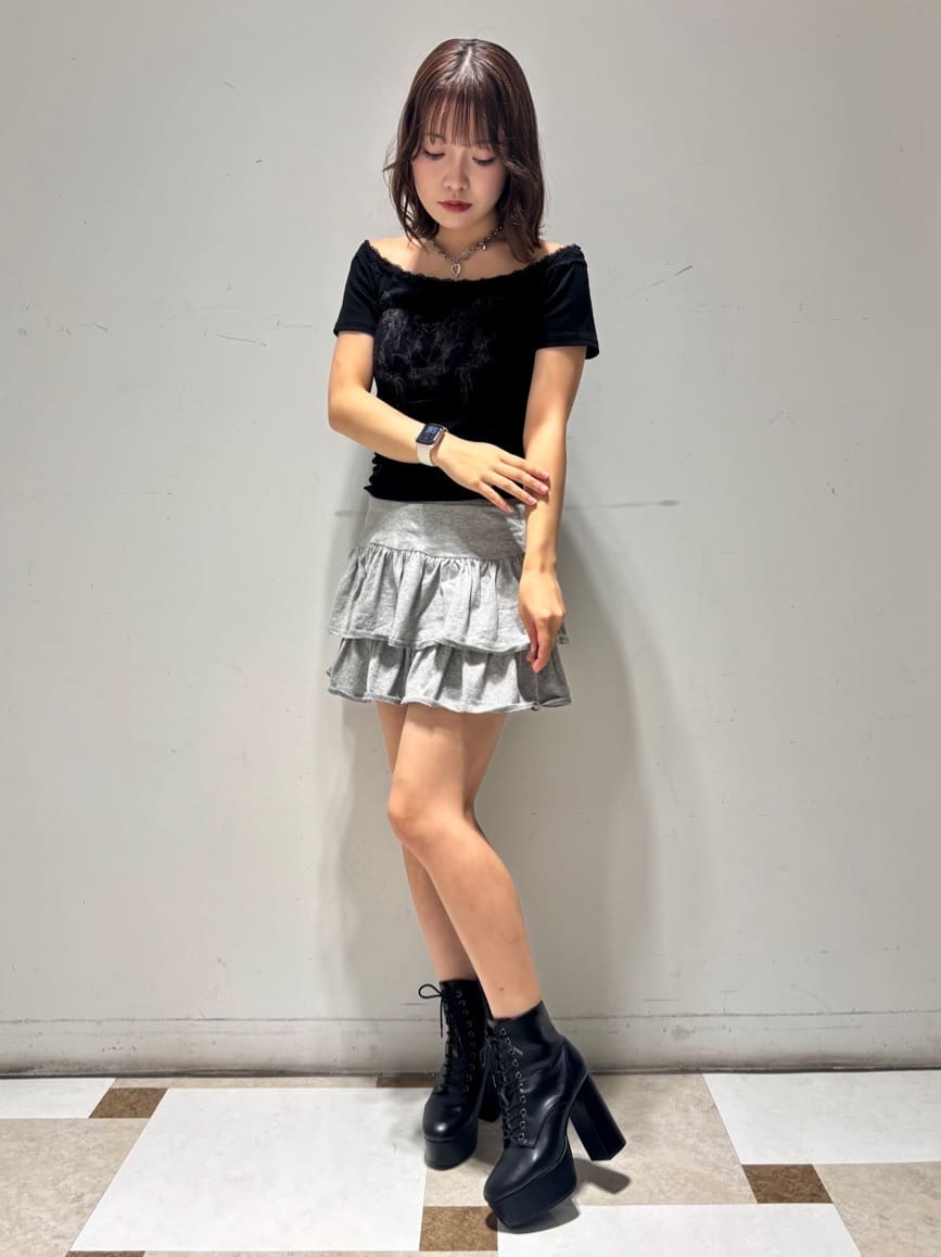 せらら⭐️さんの「ESPERANZA｜【ラク盛り／ショートブーツ】リピーター続出／脚長美脚　厚底レースアップブーツ」を使ったコーディネート
