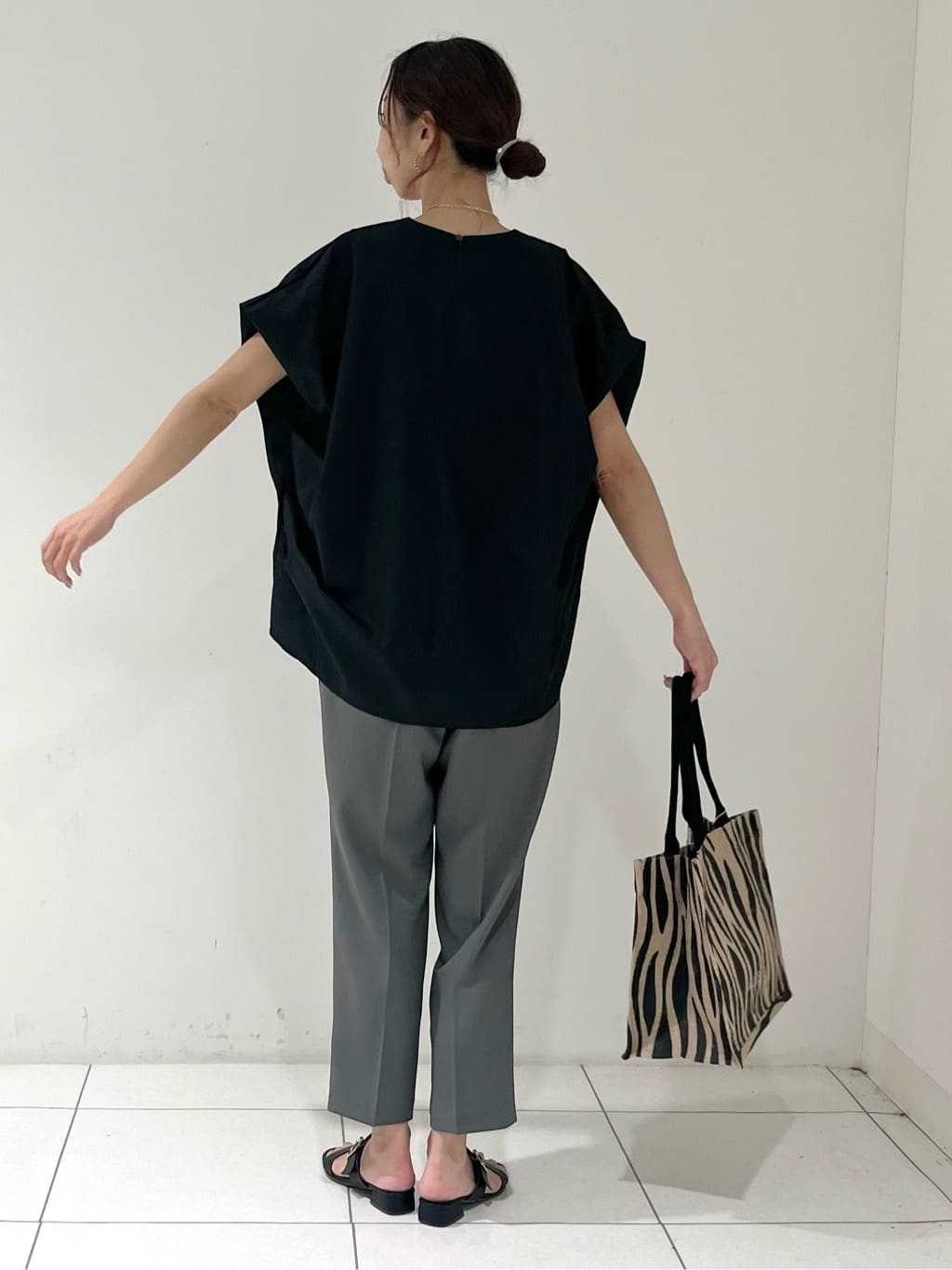 shioriさんの「INDIVI｜スリーブレスタックブラウス」を使ったコーディネート