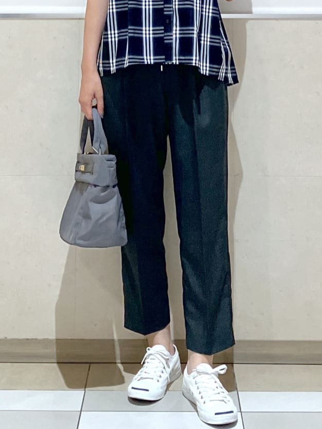 eriko さんの「Dessin｜【ウエストゴム・洗える】センターライン入りテーパードパンツ（XS～L）」を使ったコーディネート