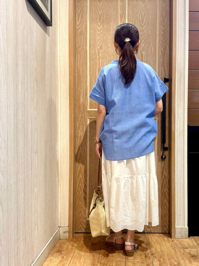 KAORIさんの「SHOO･LA･RUE｜【S-LL】きれいに体型カバー さらシャリコットン スキッパーシャツ」を使ったコーディネート