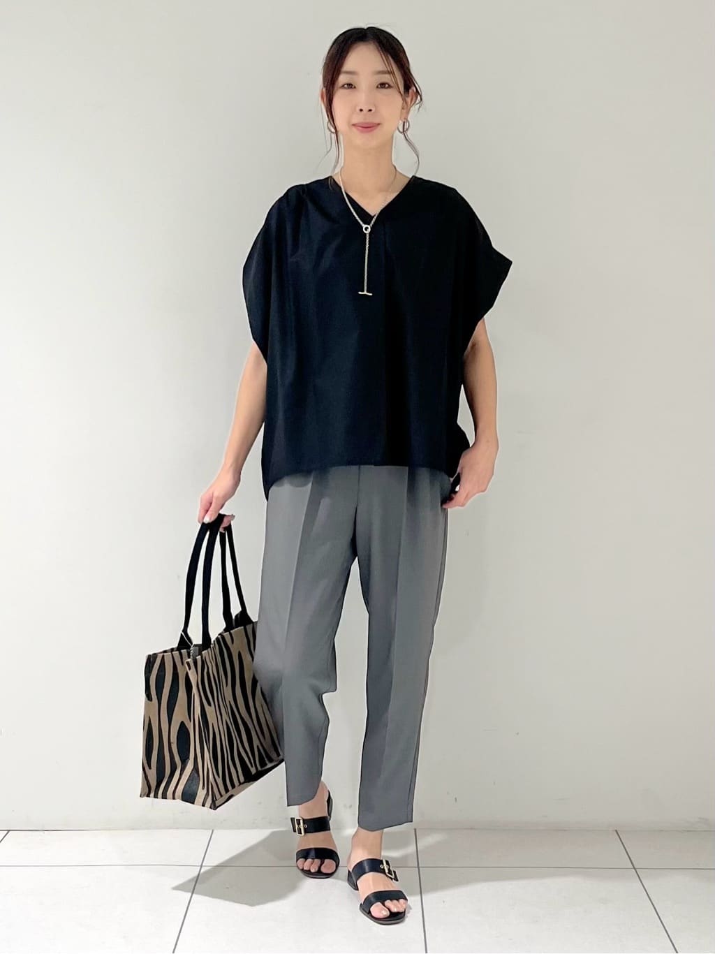 shioriさんの「INDIVI｜スリーブレスタックブラウス」を使ったコーディネート