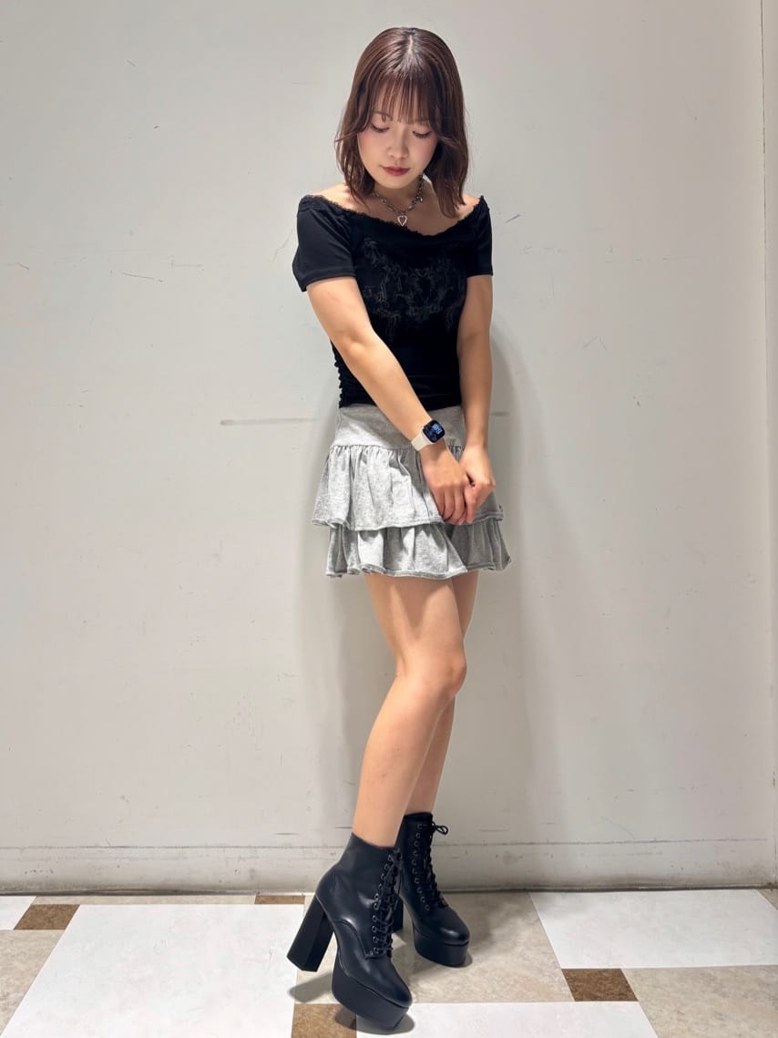 せらら⭐️さんの「ESPERANZA｜【ラク盛り／ショートブーツ】リピーター続出／脚長美脚　厚底レースアップブーツ」を使ったコーディネート