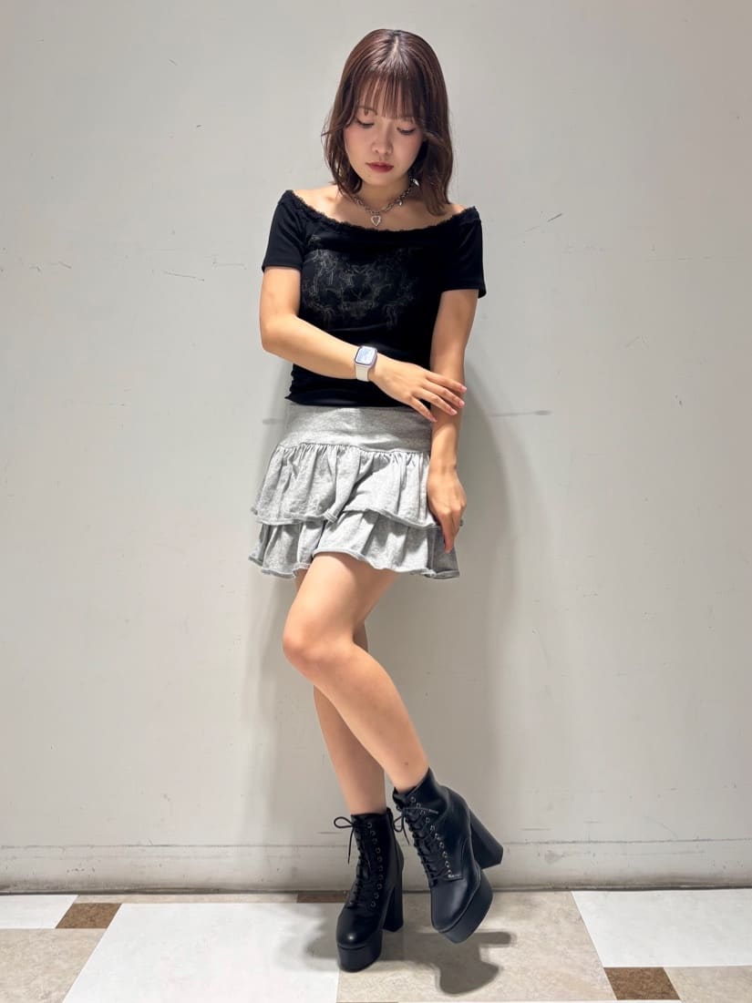 せらら⭐️さんの「ESPERANZA｜【ラク盛り／ショートブーツ】リピーター続出／脚長美脚　厚底レースアップブーツ」を使ったコーディネート