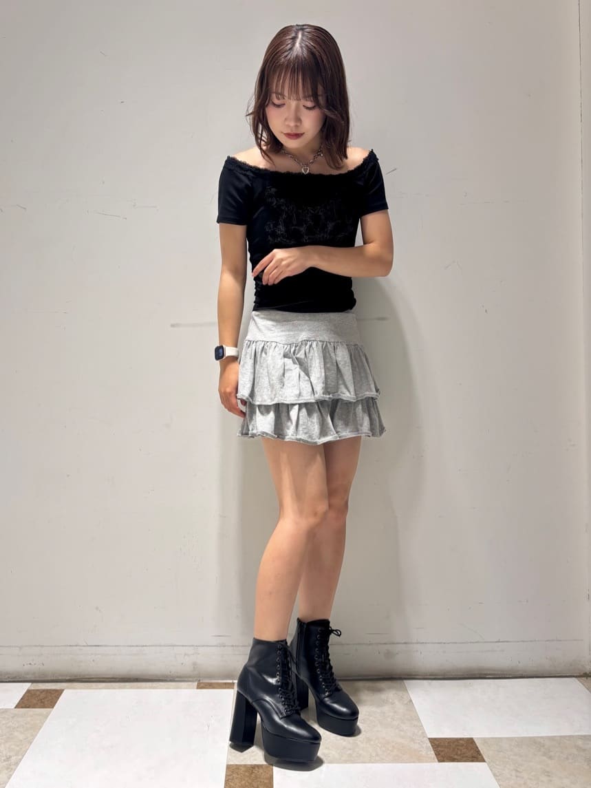 せらら⭐️さんの「ESPERANZA｜【ラク盛り／ショートブーツ】リピーター続出／脚長美脚　厚底レースアップブーツ」を使ったコーディネート