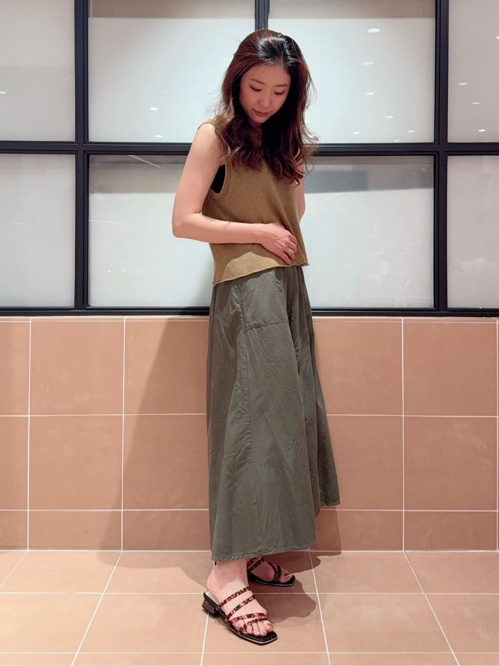 kaoriさんの「ESPERANZA｜スクエアトゥクリアフラットヒールミュール」を使ったコーディネート