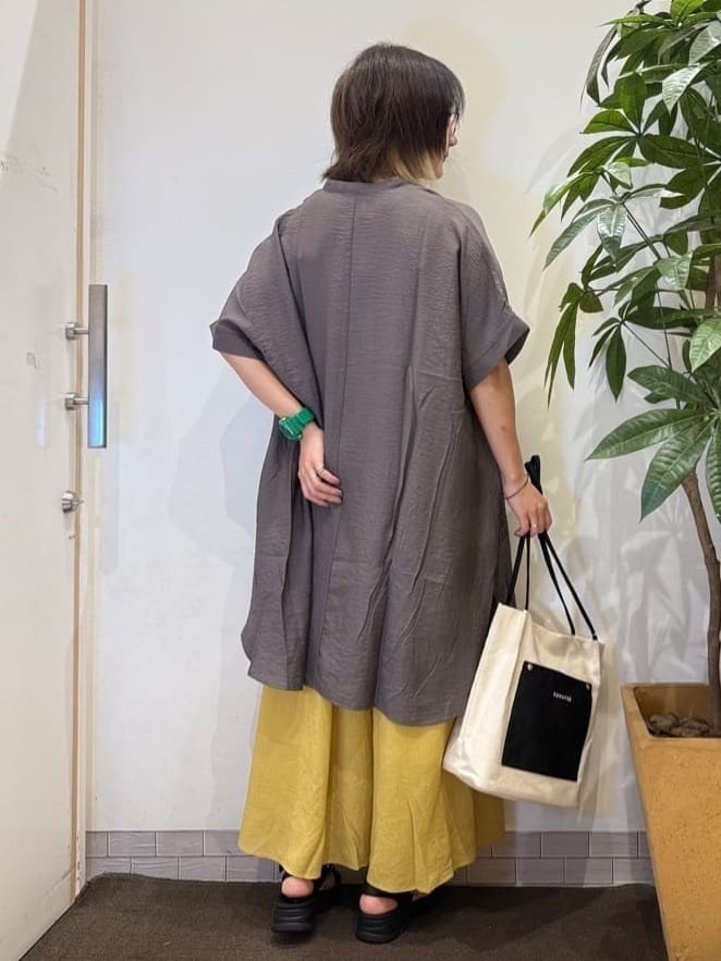 misakiさんの「SHOO･LA･RUE｜【S-LL/裏地ひんやり】エアリーで涼やか 大人のシアースカーチョ」を使ったコーディネート