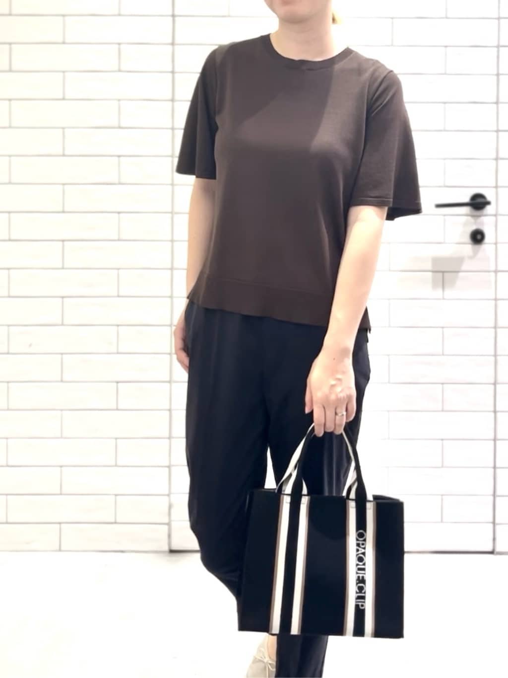 しおりさんの「OPAQUE.CLIP｜麻混ハイストレッチイージースティックパンツ【洗濯機洗い可】」を使ったコーディネート