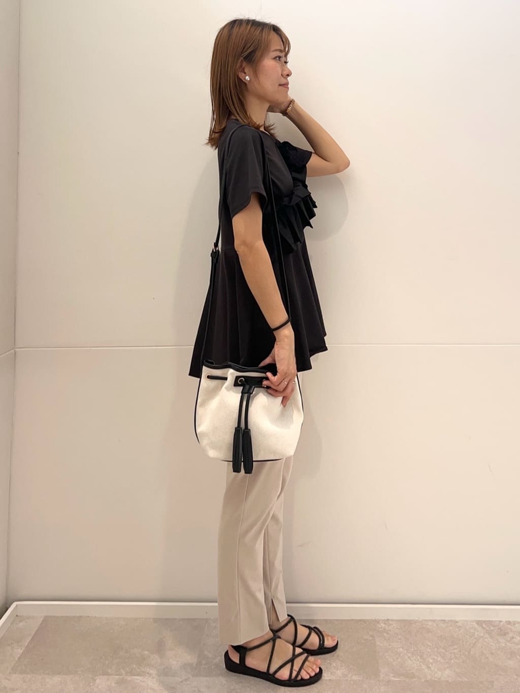 meeさんの「OPAQUE.CLIP｜麻混ハイストレッチイージースティックパンツ【洗濯機洗い可】」を使ったコーディネート
