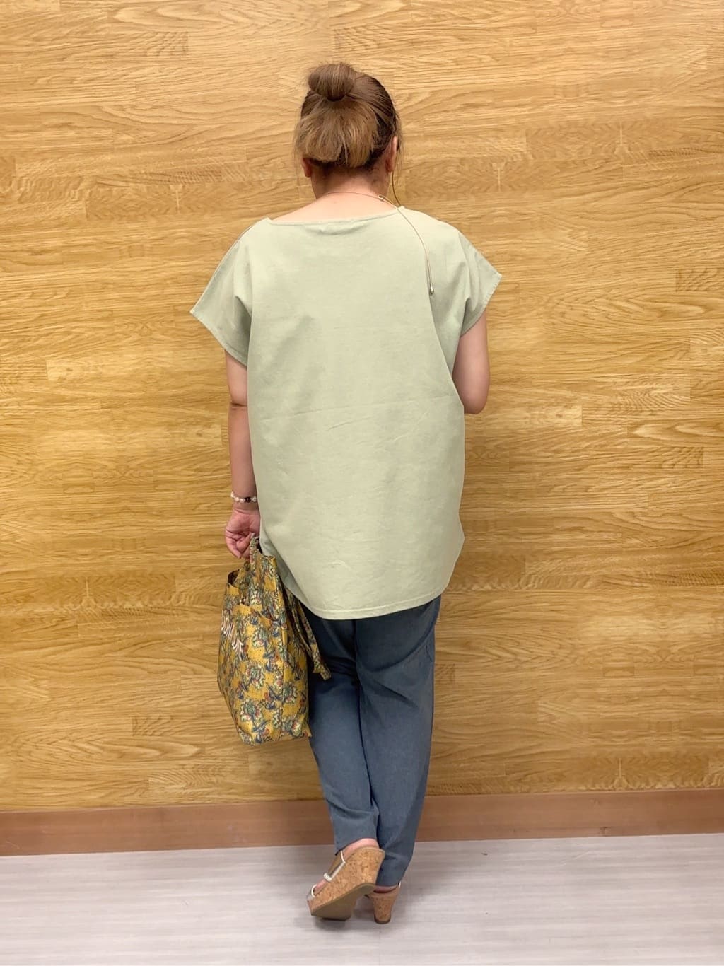 ぁむさんの「SHOO･LA･RUE｜【洗える/S-LL/体型カバー】レース使いが華やか フレンチスリーブコットンTシャツ」を使ったコーディネート