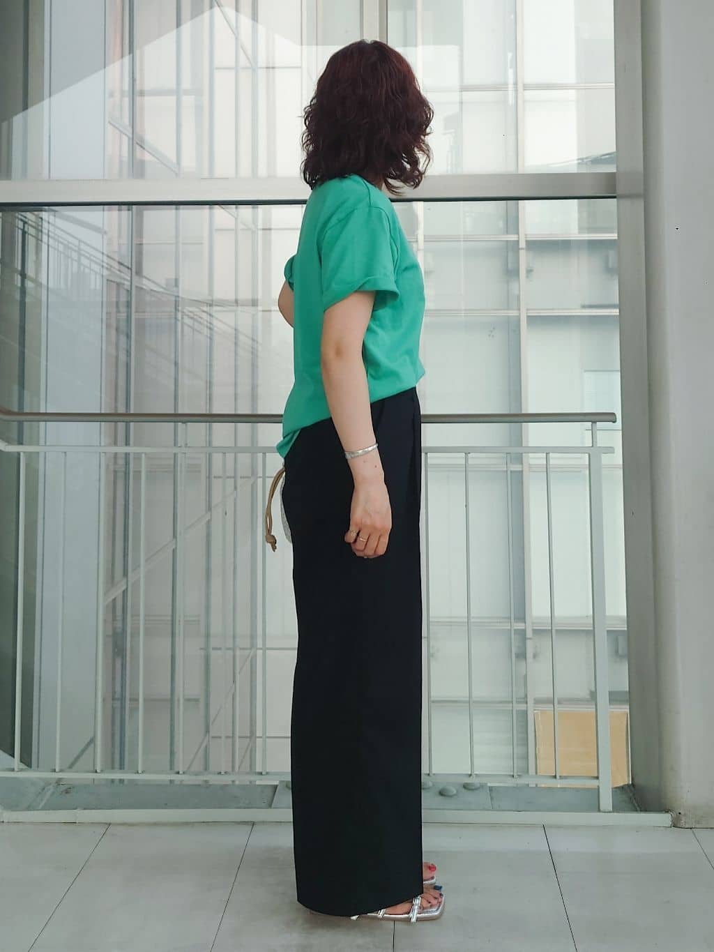 maruさんの「THE SHOP TK｜カレッジ＆フォトプリントTシャツ【洗濯機OK】」を使ったコーディネート