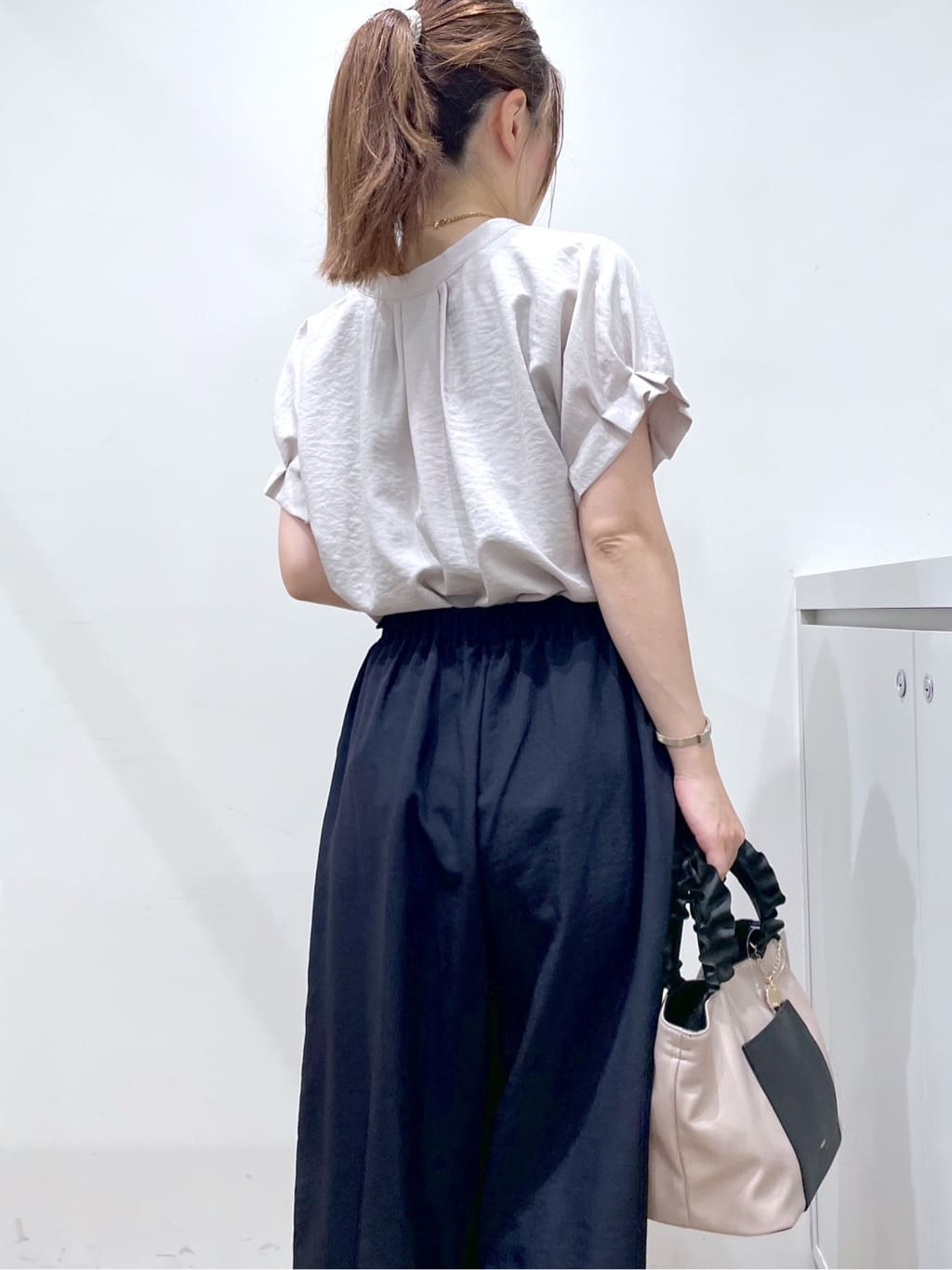 Junさんの「index｜《7色展開／XS-LLサイズ》タックスリーブスキッパーブラウス【洗濯機洗い可／吸水速乾／抗ピル／防シ」を使ったコーディネート