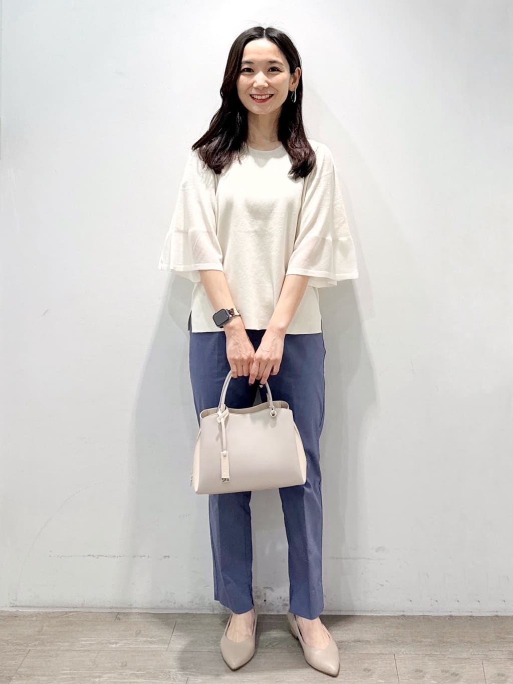 yuicciさんの「OPAQUE.CLIP｜麻混ハイストレッチイージースティックパンツ【洗濯機洗い可】」を使ったコーディネート