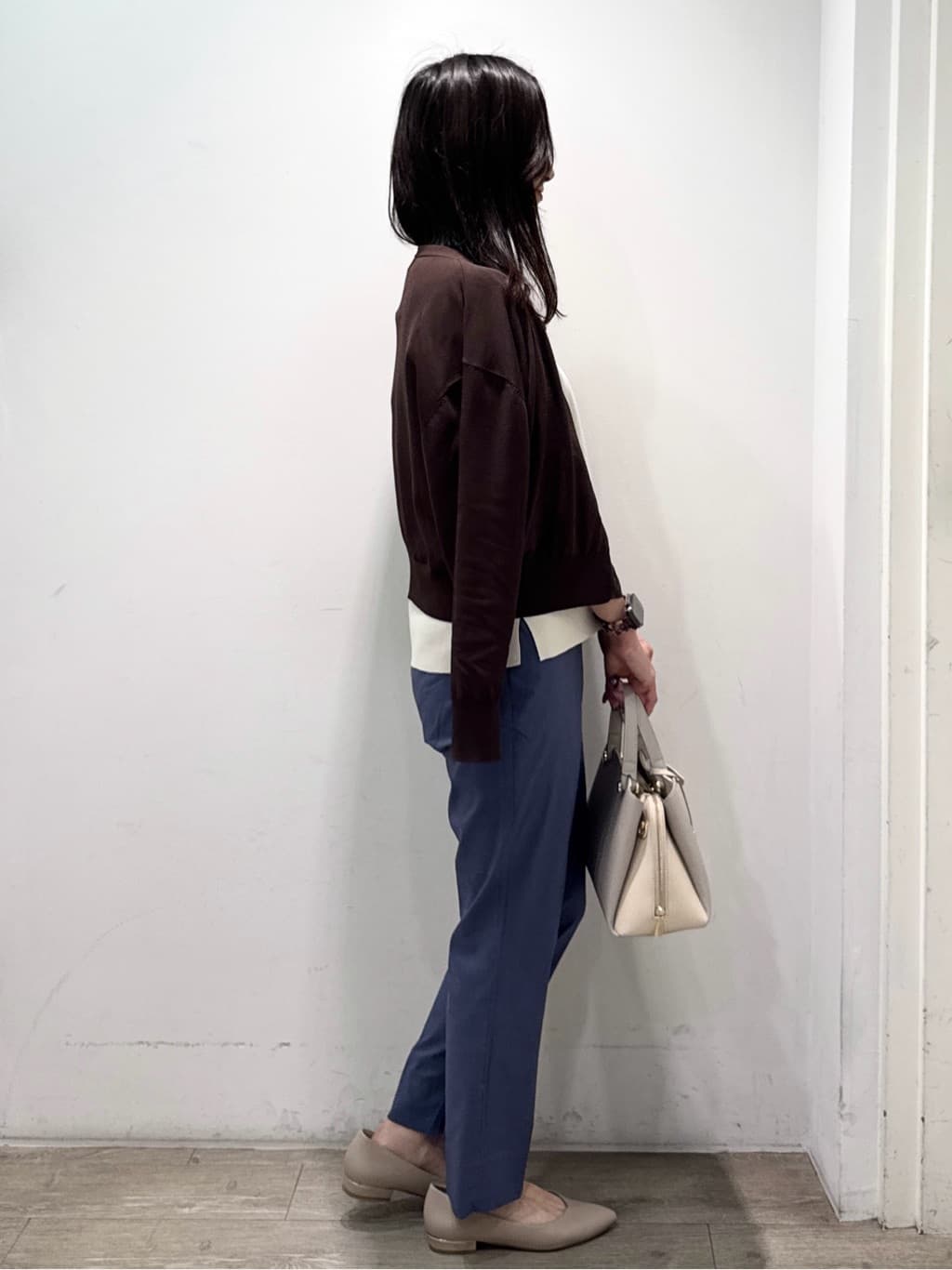 yuicciさんの「OPAQUE.CLIP｜麻混ハイストレッチイージースティックパンツ【洗濯機洗い可】」を使ったコーディネート