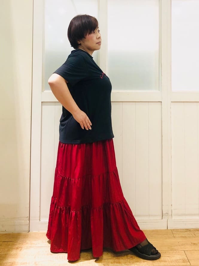 YYYさんの「SHOO･LA･RUE｜【ひんやり】大人のカジュアルスタイルに レタリング刺繍Tシャツ」を使ったコーディネート