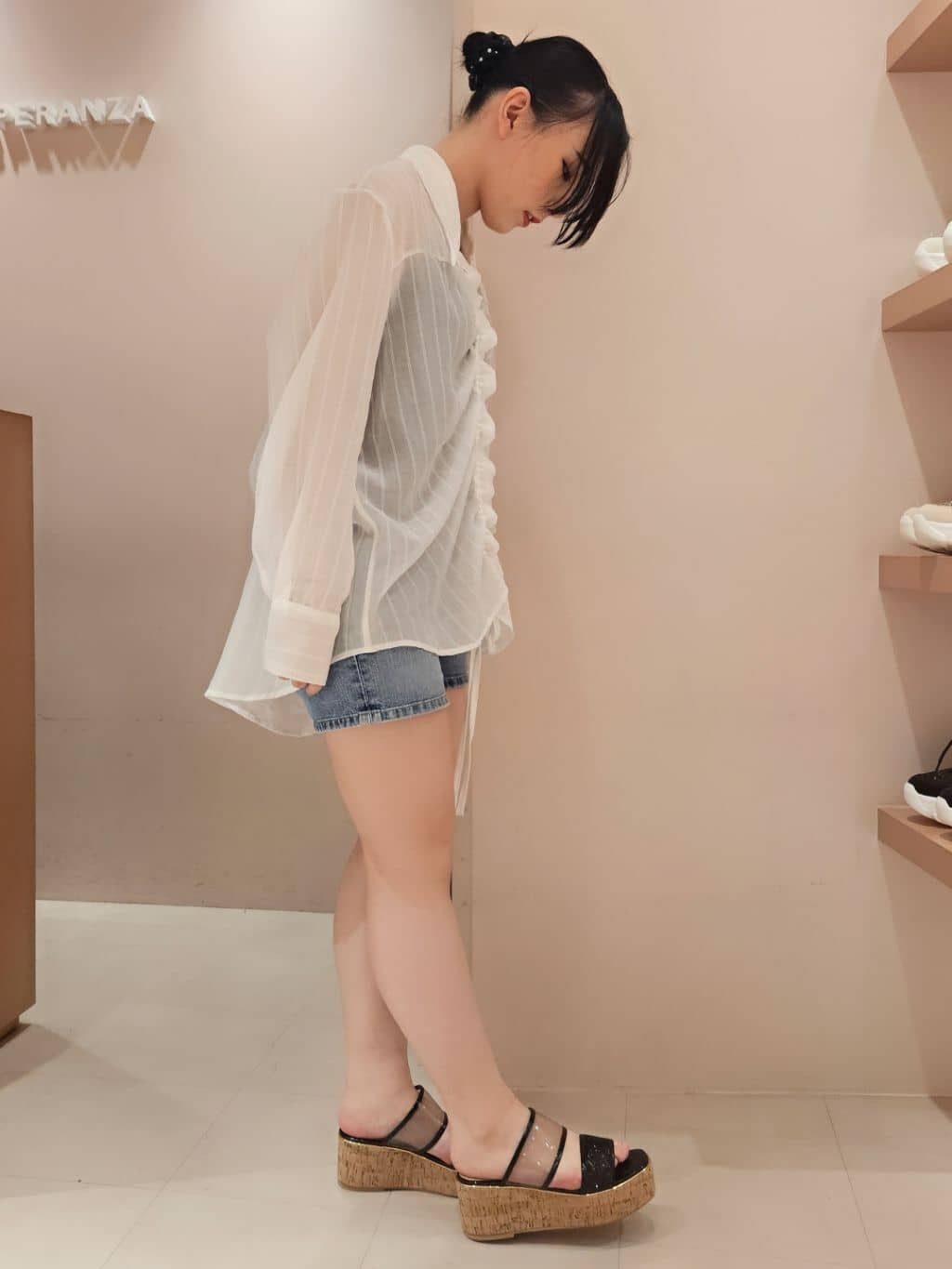 紫桜-shion-さんの「ESPERANZA｜グリッター&times;クリアベルト 厚底コルクサンダル」を使ったコーディネート