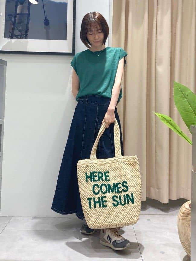 なめさんの「THE SHOP TK｜ラメシアーフレンチ袖トップス【セットUP可/洗濯機OK】」を使ったコーディネート