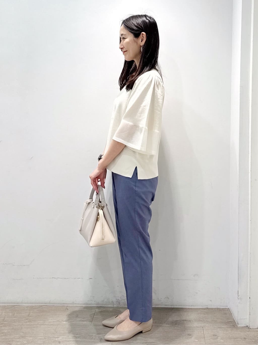 yuicciさんの「OPAQUE.CLIP｜麻混ハイストレッチイージースティックパンツ【洗濯機洗い可】」を使ったコーディネート