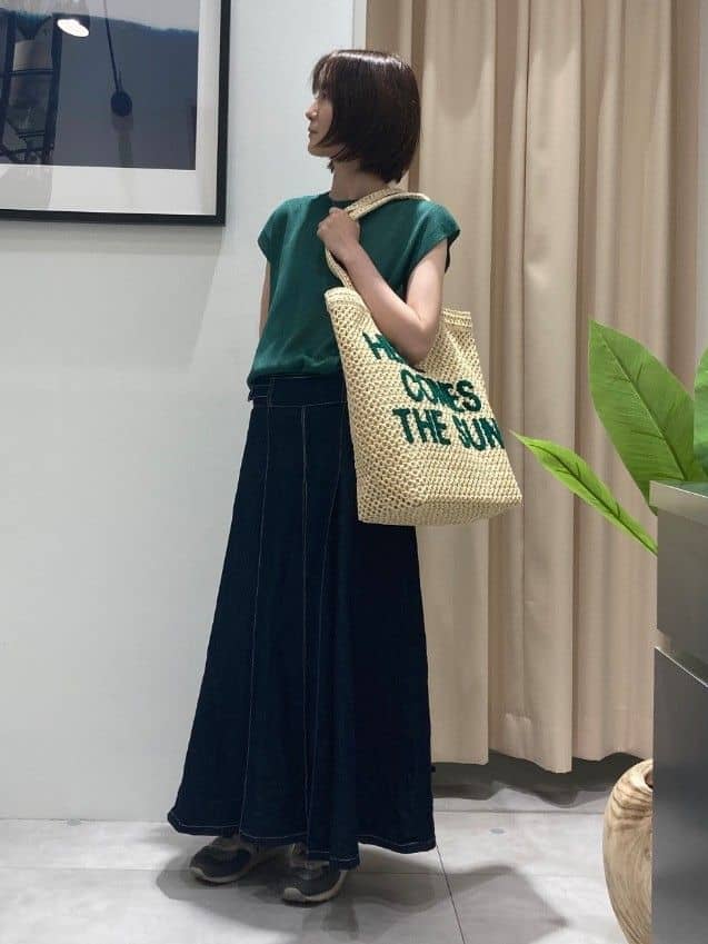 なめさんの「THE SHOP TK｜ラメシアーフレンチ袖トップス【セットUP可/洗濯機OK】」を使ったコーディネート