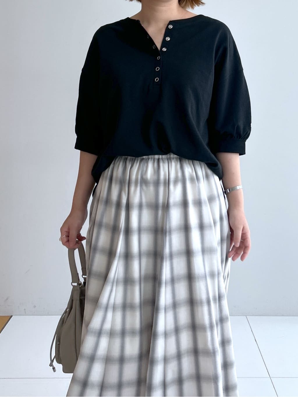 Hirokaさんの「Dessin｜【360度可愛い/前後2WAY/洗える】ライトコットンヘンリーカットソー」を使ったコーディネート