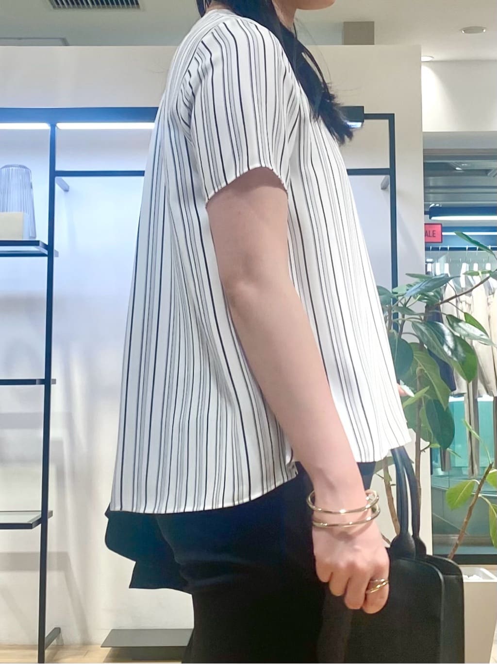 misakiさんの「INDIVI｜【定番スーツ／UVケア／洗える】ウール調ノーカラージャケット」を使ったコーディネート