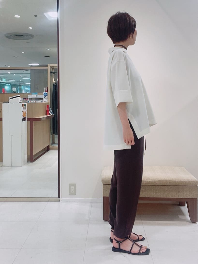 IWAMOさんの「UNTITLED｜【UVカット/接触冷感/吸水速乾/ゆったり】V開きネックシャツ」を使ったコーディネート