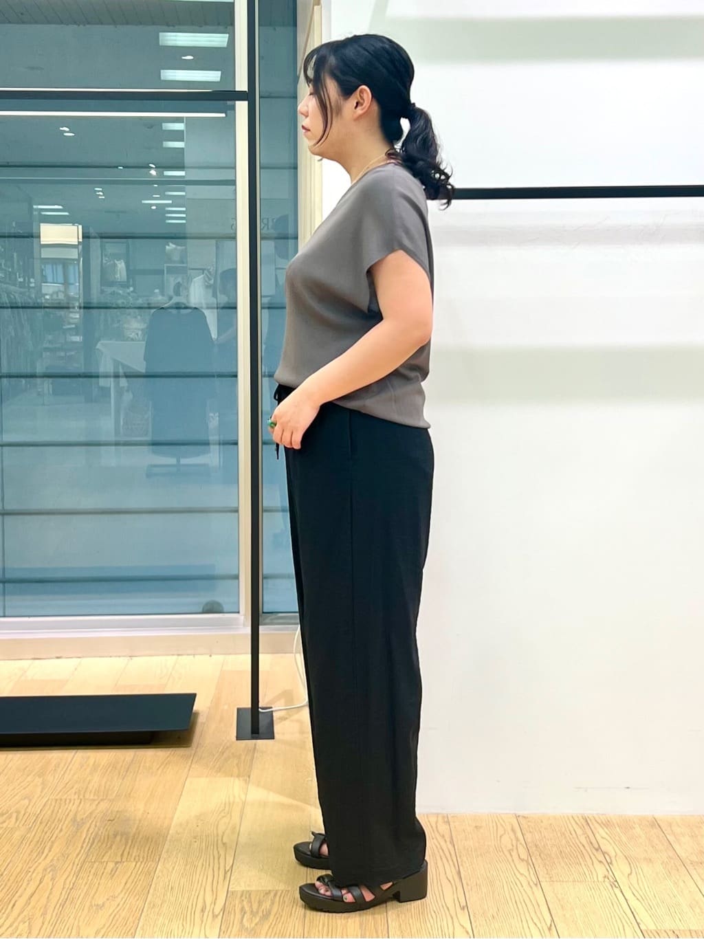 shimaさんの「INDIVI｜【洗える／UVケア／SETUP可能】ドロストワイドパンツ」を使ったコーディネート