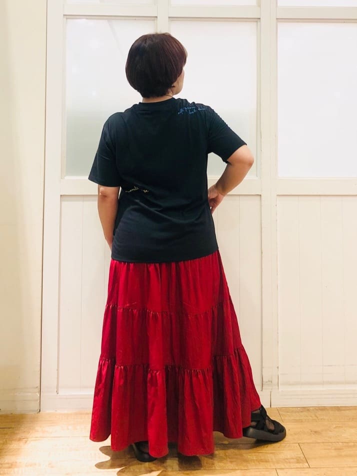 YYYさんの「SHOO･LA･RUE｜【ひんやり】大人のカジュアルスタイルに レタリング刺繍Tシャツ」を使ったコーディネート