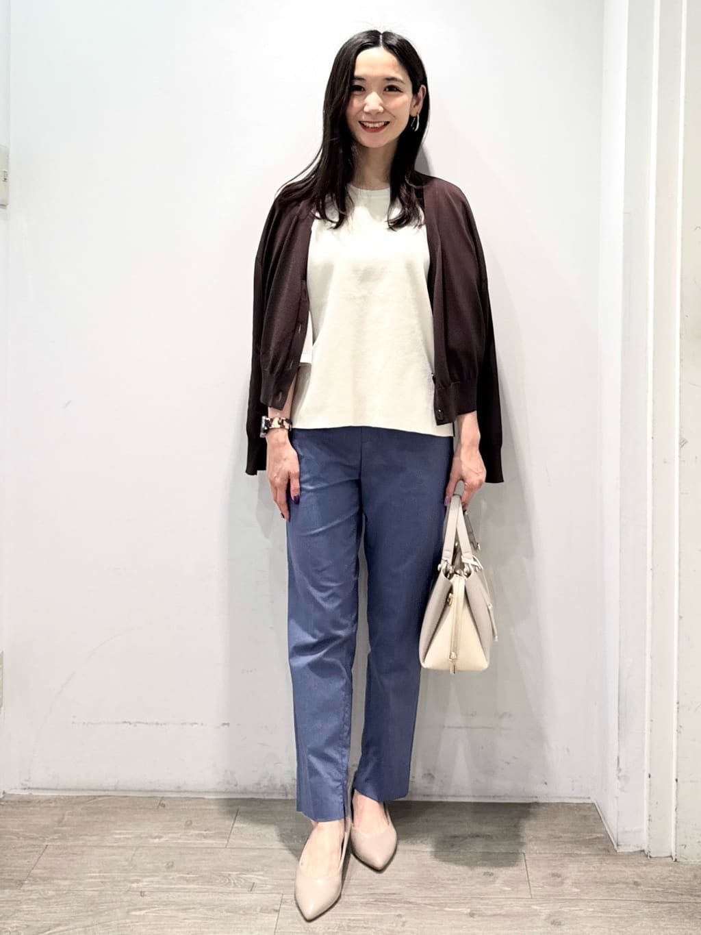 yuicciさんの「OPAQUE.CLIP｜麻混ハイストレッチイージースティックパンツ【洗濯機洗い可】」を使ったコーディネート