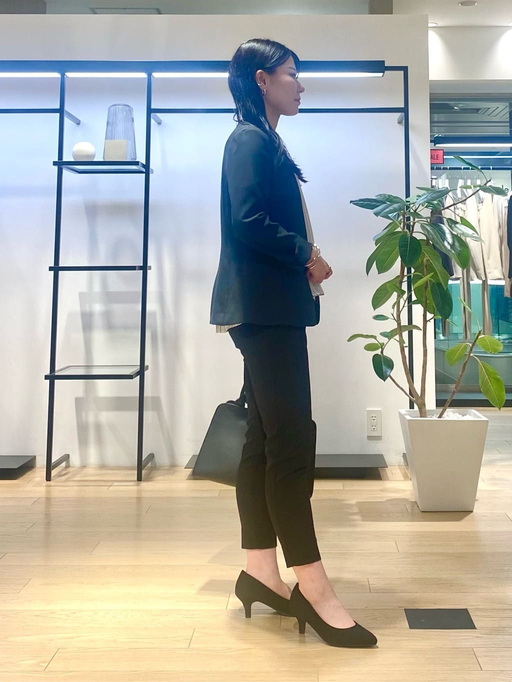 misakiさんの「INDIVI｜【定番スーツ／UVケア／洗える】ウール調ノーカラージャケット」を使ったコーディネート