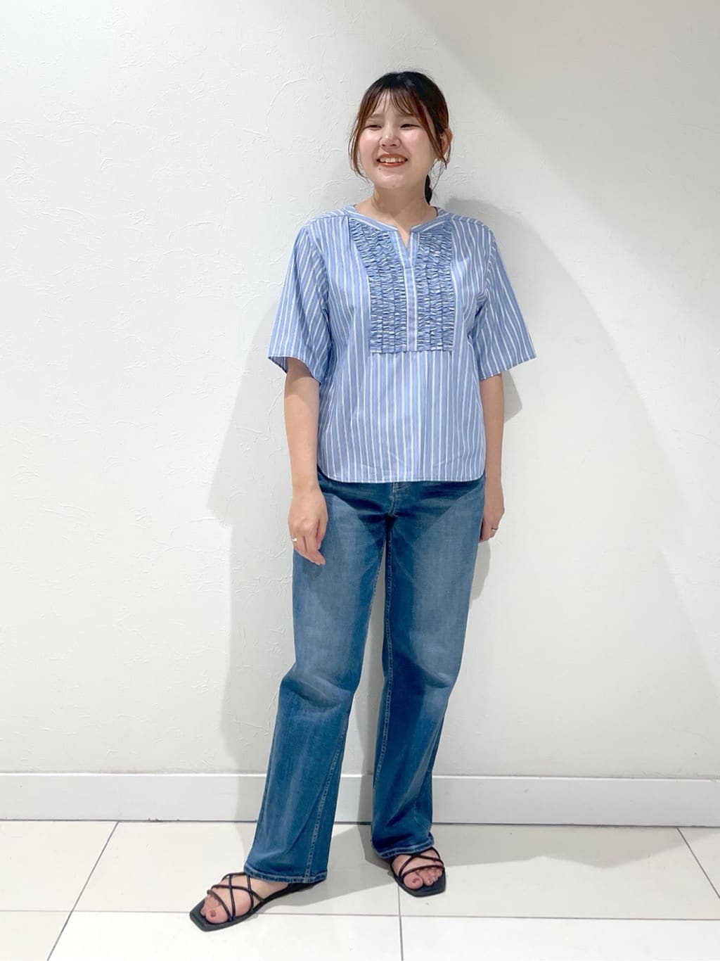 YUUKIさんの「INDIVI｜【洗える】胸元タックフリルブラウス」を使ったコーディネート
