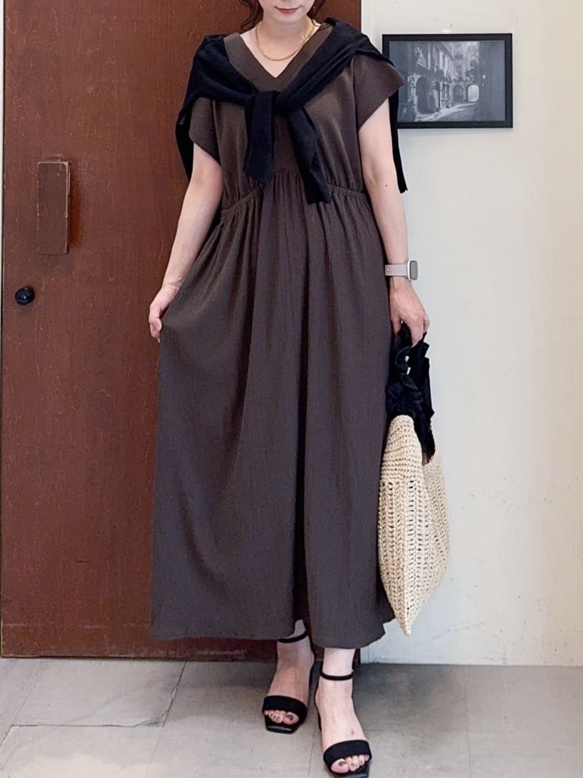 𝐇𝐢𝐫𝐨𝐦𝐢さんの「SHOO･LA･RUE｜【前後2WAY】さらりと大人上品に 楊柳フレンチワンピース」を使ったコーディネート