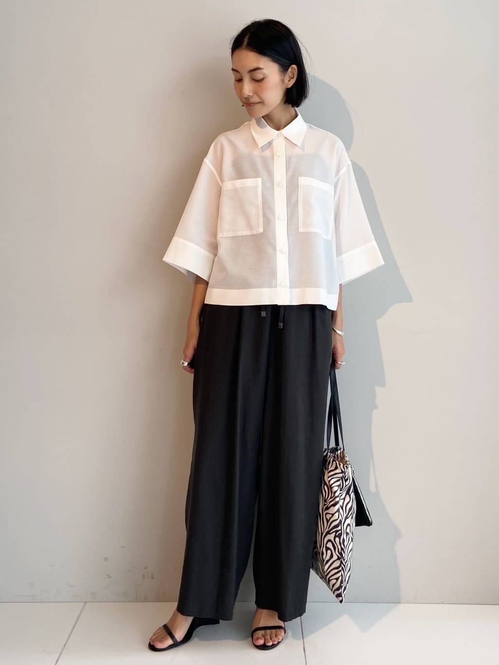 AYAさんの「UNTITLED｜【前開き/洗える】ショート丈シアーシャツ」を使ったコーディネート