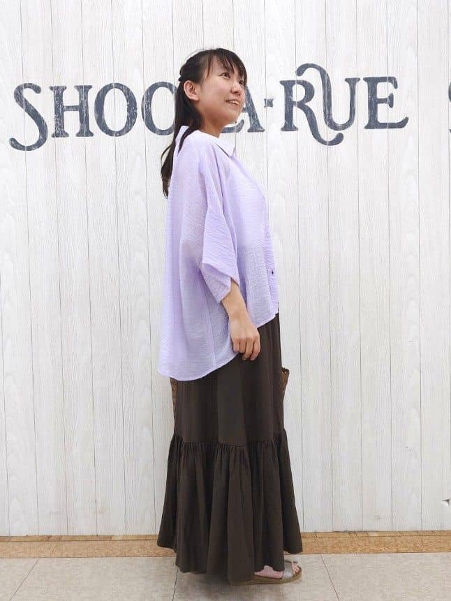 とろろさんの「SHOO･LA･RUE｜ゆるっと感がこなれ見え ワッシャーシアー半袖シャツ」を使ったコーディネート