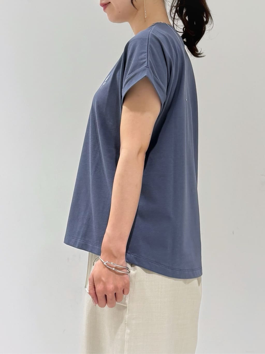 kozuさんの「index｜《7色展開／XS-LLサイズ》ビジューボタンクルーネックカーディガン【洗濯機洗い可】」を使ったコーディネート
