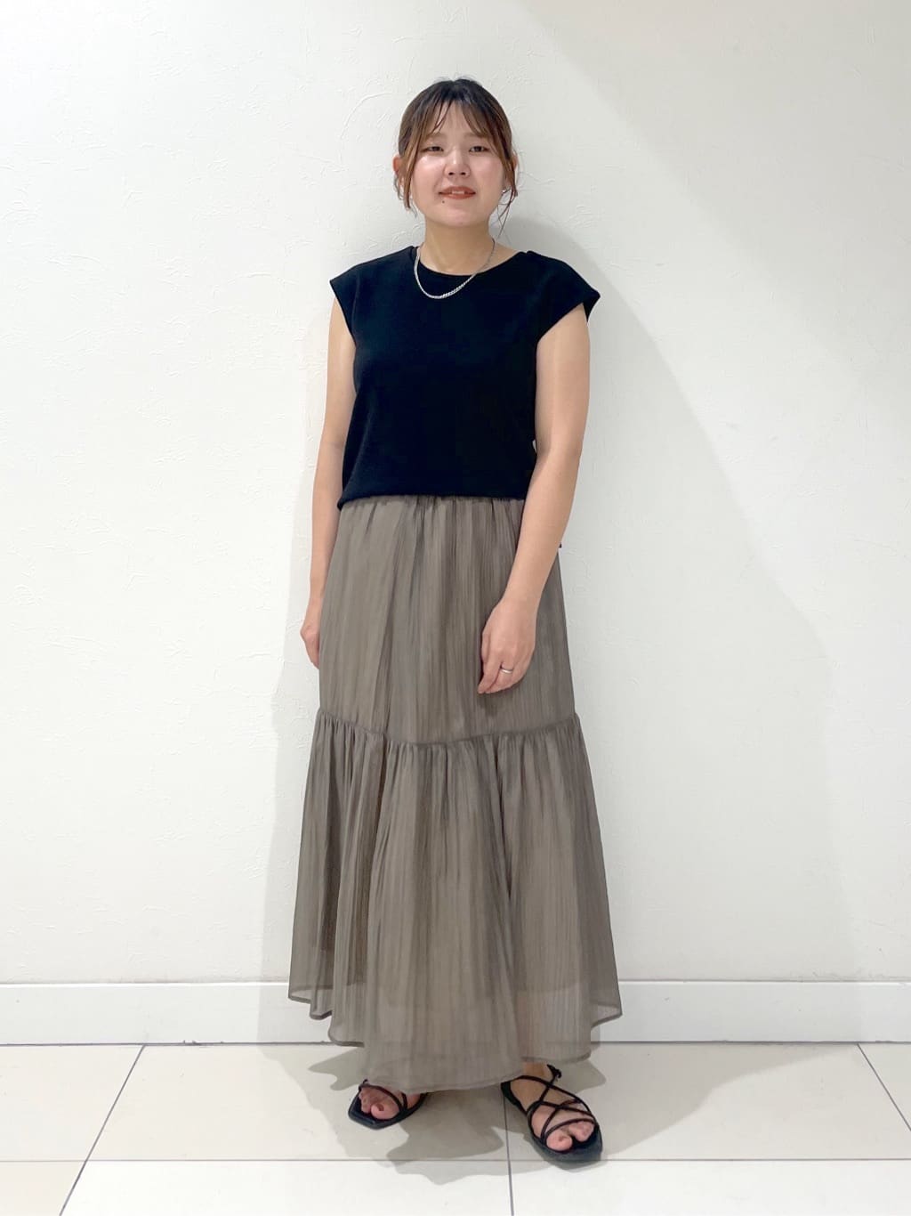 YUUKIさんの「INDIVI｜【2点セット／着回し◎】ノースリーブ＆ティアードスカート カセット服」を使ったコーディネート