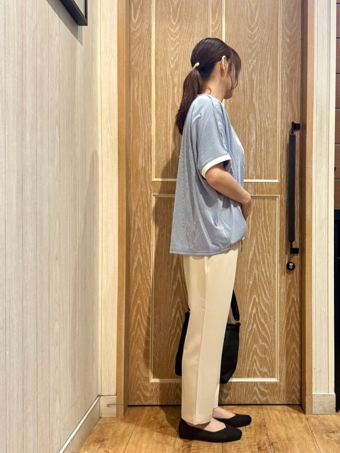 KAORIさんの「SHOO･LA･RUE｜【ひんやり/UV】高気温でも快適に インせず決まるドルマントップス」を使ったコーディネート