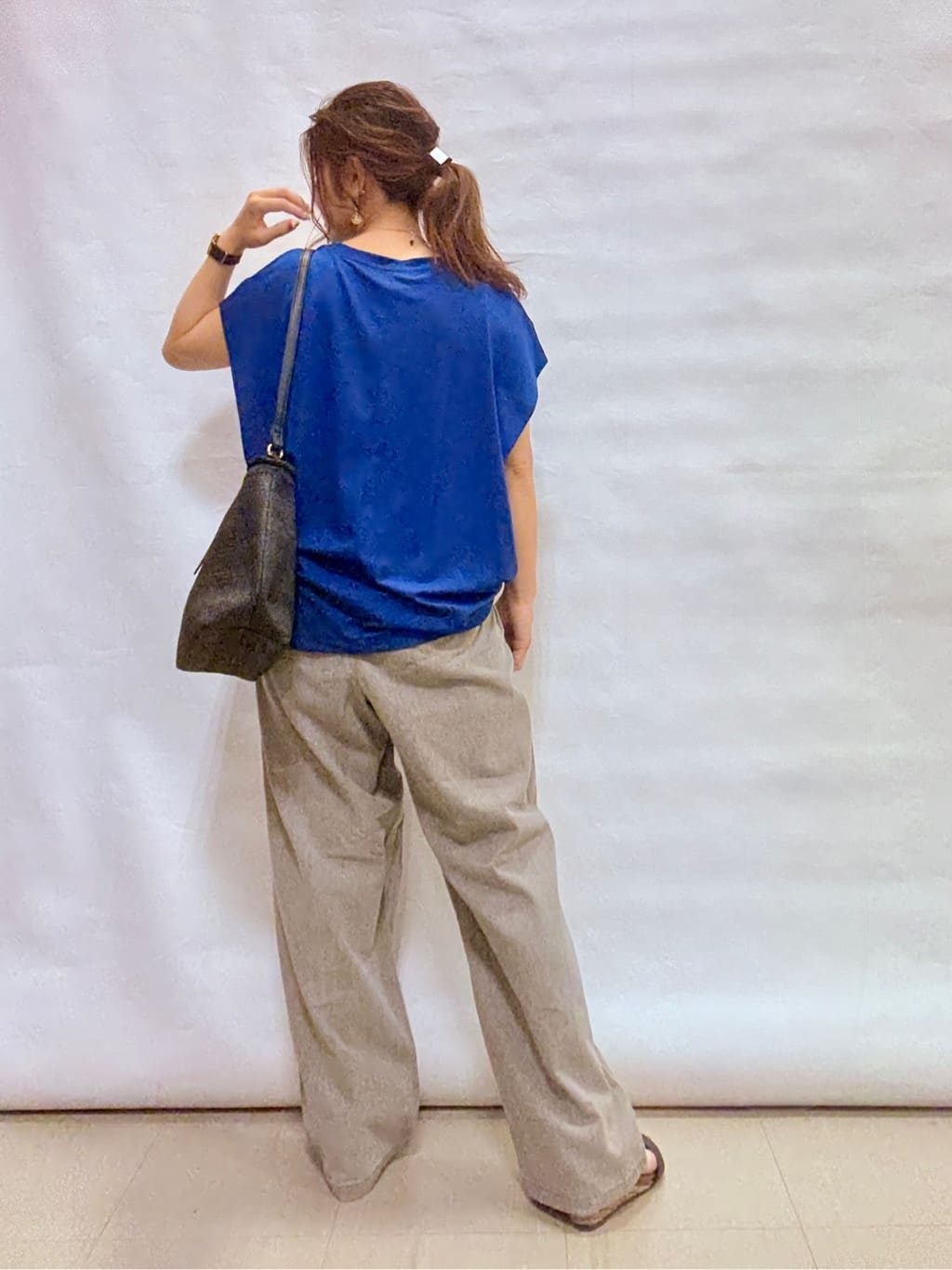 fuuさんの「SHOO･LA･RUE｜【S-LL/ひんやり/UV】二の腕をきれいにカバー ショルダータックトップス」を使ったコーディネート